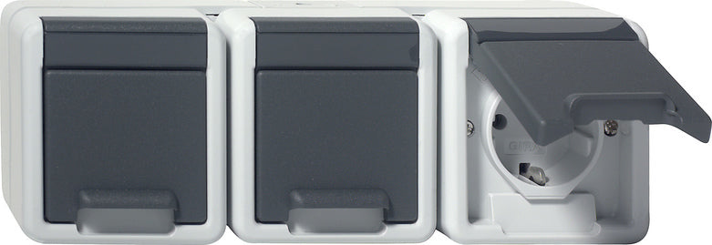 Gira Drievoudige Schuko Stopcontact Met Scharnierende Afdekking IP44 Grijs - 478930